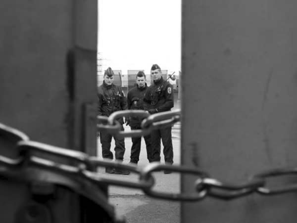La police devant le piquet de grève de Splintex, à Fleurus