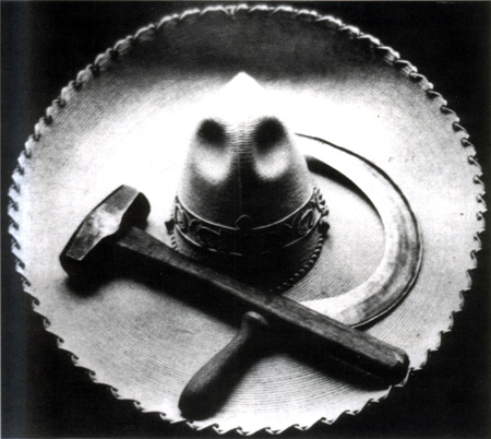 Composition au sombrero, marteau et faucille - Photo de Tina Modotti