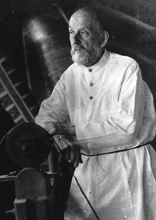 Konstantin-Tsiolkovsky-1