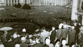 Nicolae Ceaușescu prononçant son discours contre l’invasion de la Tchécoslovaquie par les troupes du pacte de Varsovie
