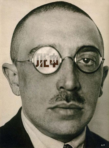 Portrait d’Ossip Brik par Alexandre Rodtchenko. Sur le verre, on lit les lettres LEF.