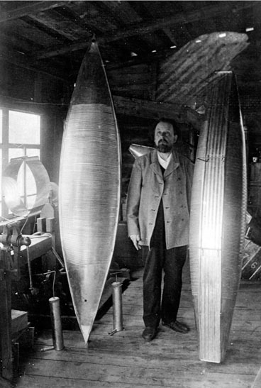 Konstantin Tsiolkovski dans son atelier-laboratoire
