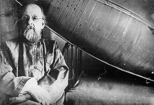 Konstantin Tsiolkovski dans son atelier-laboratoire