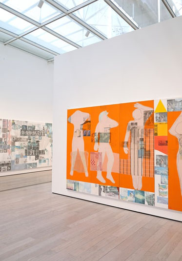 Une salle du Los Angeles County Museum of Art, avec des œuvres de Robert Rauschenberg