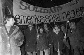 Rudi Dutschke (3e en partant de la gauche) à Amsterdam en février 1968 en soutien aux Noirs américains