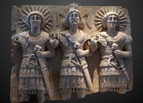 Le dieu phénicien Baalshamin, maître des cieux entre le dieu Lune Aglibôl et le dieu Soleil Malakbêl, 1er siècle