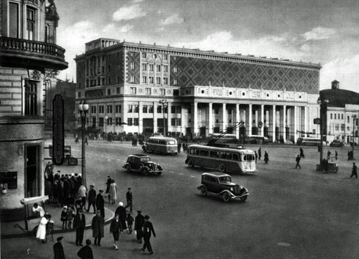 Salle de concert Tchaïkovski (construit à l’occasion du centenaire de celui-ci), Moscou