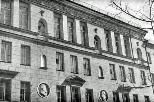 Ecole, Leningrad