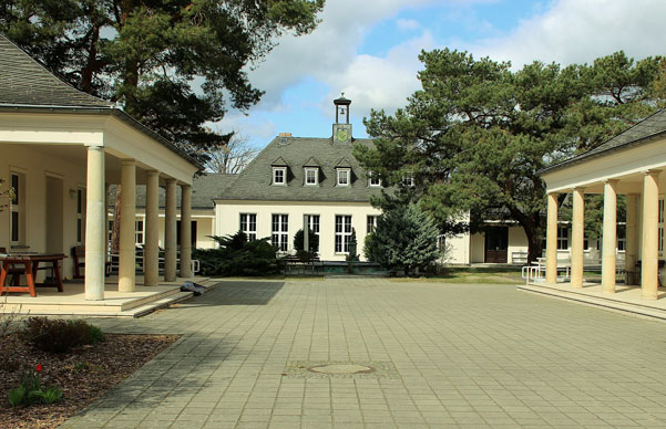Jardin d’enfants à Stalinstadt (wikipédia)