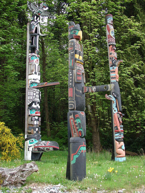 Totems haïda au Canada (wikipedia)