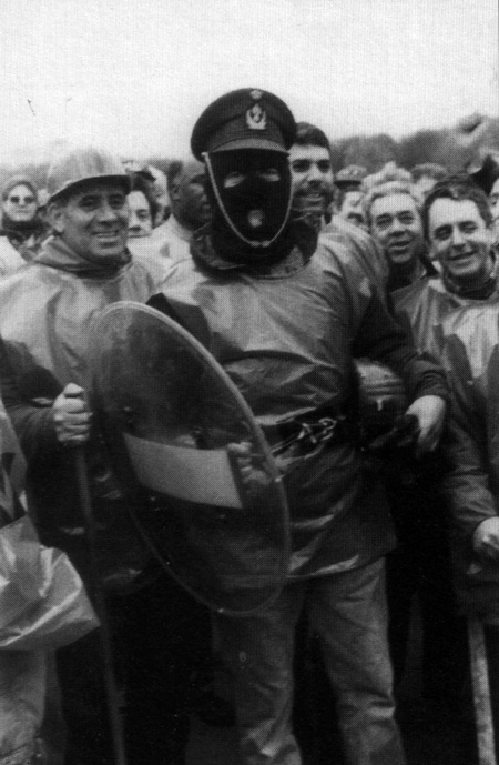 La Raclée de la Gendarmerie 2. Le 28 mars 1998 , la gendarmerie tente de s'opposer au blocage de l'autoroute Bruxelles-Tournai par les sidérurgistes de Clabecq, et reçoit sa deuxième grande raclée : 18 gendarmes blessés, six camions détruits, deux auto-pompes endommagées