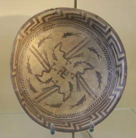 Coupe peinte de la période de Samarra, Mésopotamie, vers 6200-5800 avant notre ère (wikipedia)
