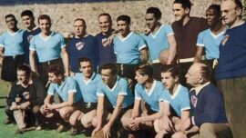 L’équipe de football d’Uruguay championne du monde en 1950 par une victoire sur le Brésil au Stade Maracanã de Rio de Janeiro ; depuis cette défaite, le Brésil ne joua plus jamais en maillot blanc