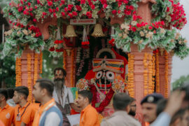 Un défilé au début du 21e siècle pour Jagannath, une forme régionale de Vishnou parfois considéré comme dieu suprême