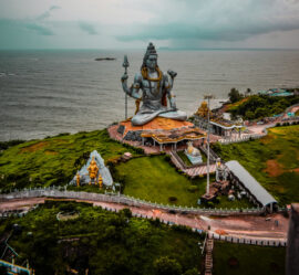 Une statue contemporaine de Shiva en Inde