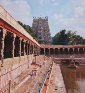 Le temple de Mînâkshî au Tamil Nadu, 13e siècle puis élargi, dédié à la déesse éponyme mais à la confluence des multiples courants de l’hindouisme