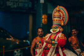 Un personnage (positif car en vert) de Kathakali