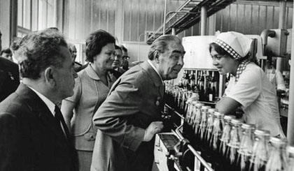 Visite de Brejnev à l’usine Pepsi-Cola en URSS
