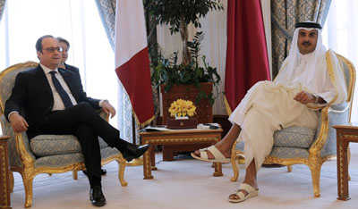 Francois Hollande et l'émir du Qatar cheikh Tamim ben hamad al-thani le 4 mai 2015 à Doha