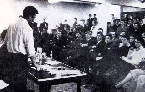 Michel Graindorge durant sa prise de parole au meeting à l'ULB en février 1966