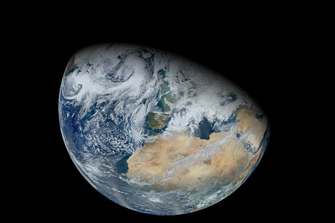 Image synthétisée de la Terre, en 2012, à partir des données du satellite Suomi NP de la NASA.