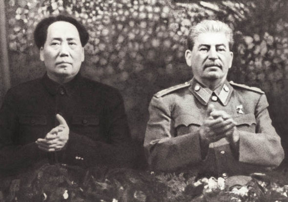 Mao Zedong et Staline, deux figures éminentes du matérialisme dialectique.