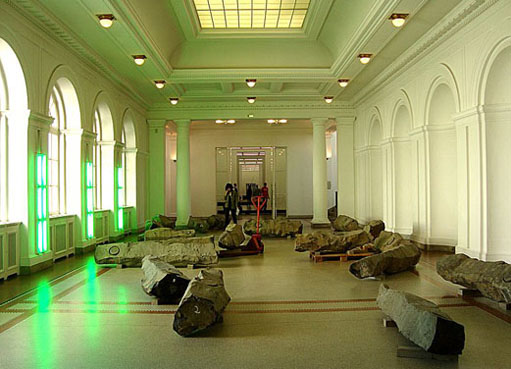 L’une des salles Joseph Beuys dans le Museum für Gegenwart de la Hamburger Bahnhof à Berlin, Wikipédia