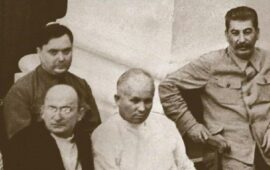 Une photo d’avant 1953, avec : Georgi Malenkov, Lavrenti Beria, Nikita Khrouchtchev, Staline