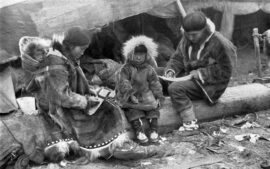 Une famille inuit en 1917