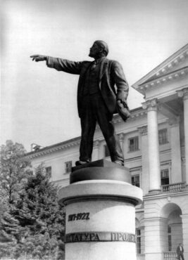Monument à Lénine à Smolny