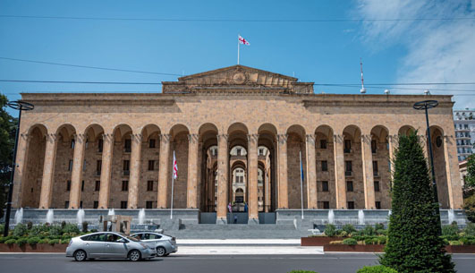 Siège du gouvernement de la République soviétique de Géorgie à Tbilisi par Viktor Kokorine et Giorgi Lezhava