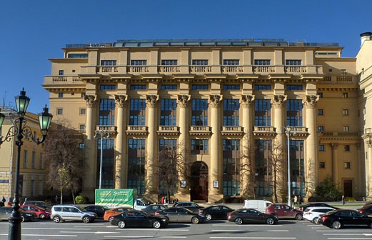 Habitations de la rue Mokhovaïa par Ivan Joltovski, 1934, l’oeuvre est considérée comme « le clou dans le cercueil du constructivisme »
