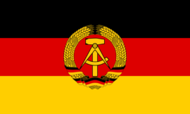Le drapeau de la RDA, devenu révisionniste, en 1959