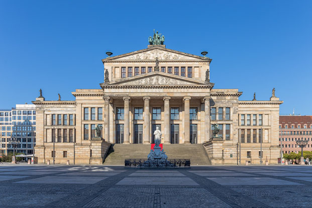 Salle de concert (reconstruite) à Berlin de Karl Friedrich Schinkel (wikipédia)