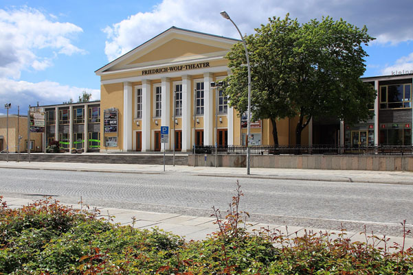 Théâtre Friedrich Wolf à Stalinstadt (wikipédia)