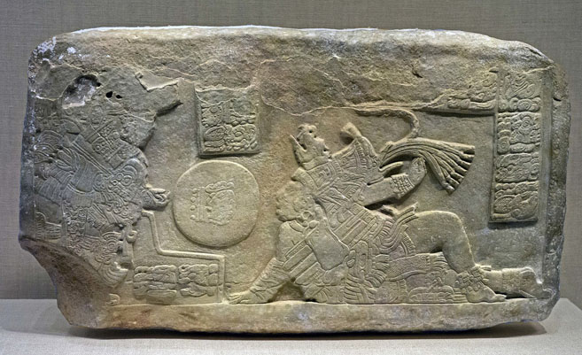 Deux nobles mayas jouent à la balle, vers le 8e siècle (wikipedia)