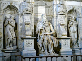 Les personnages à côté de Moïse sont Léa et Rachel, symbolisant, dans la tradition de Dante, respectivement la Vita activa et la Vita contemplativa